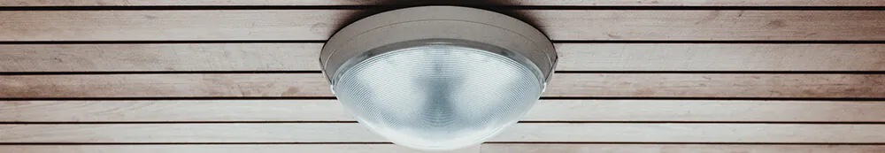Bulkhead im Außenbereich Bulkhead hängt im Außenbereich